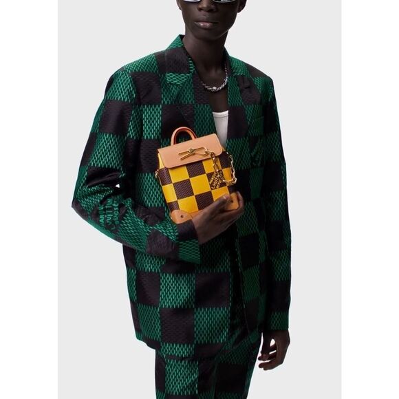 🔥🔥🔥SOLD🔥🔥🔥 5.9 x 7.1 x 2.8 inches Bag - Picture 1 of 4